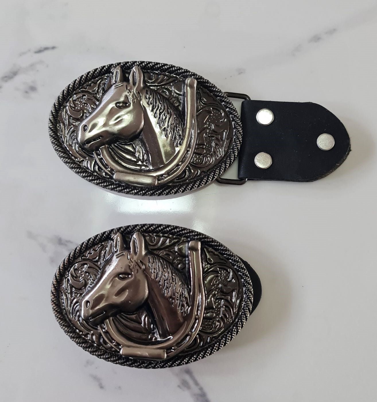 Horse Head and Horse Shoe Western Belt and Buckle Cowboy Rodeo Horse Riding Left