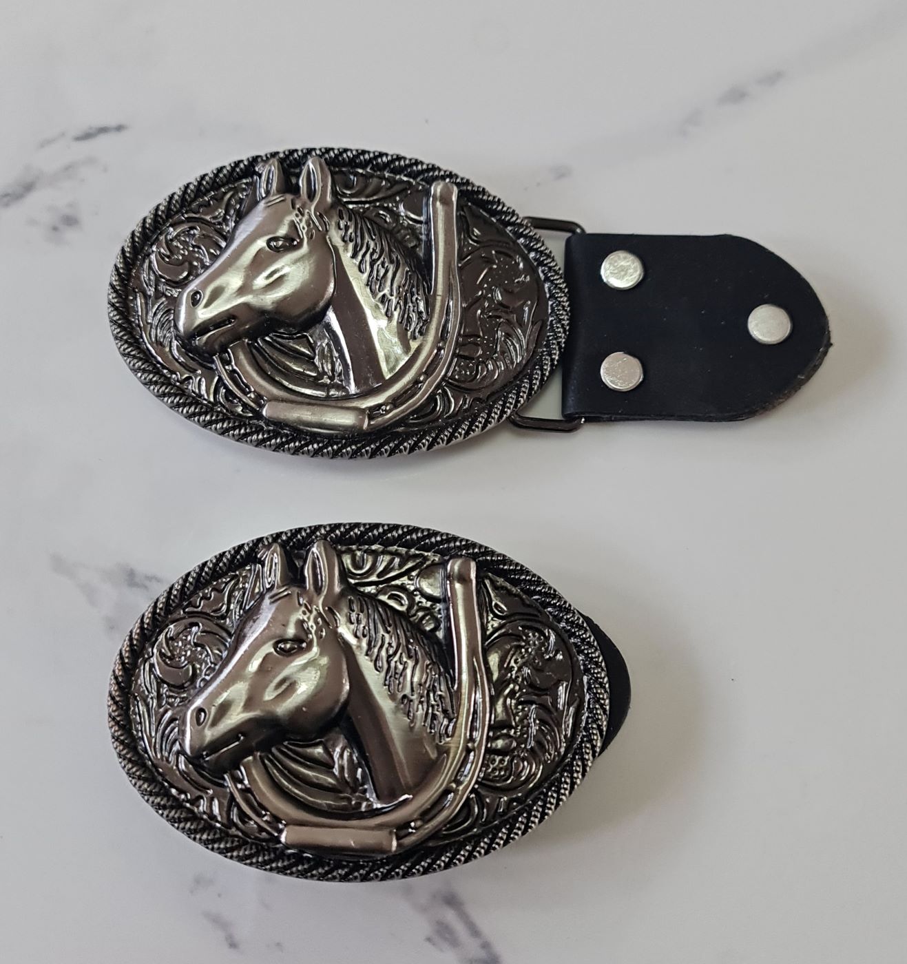 Horse Head and Horse Shoe Western Belt and Buckle Cowboy Rodeo Horse Riding Left