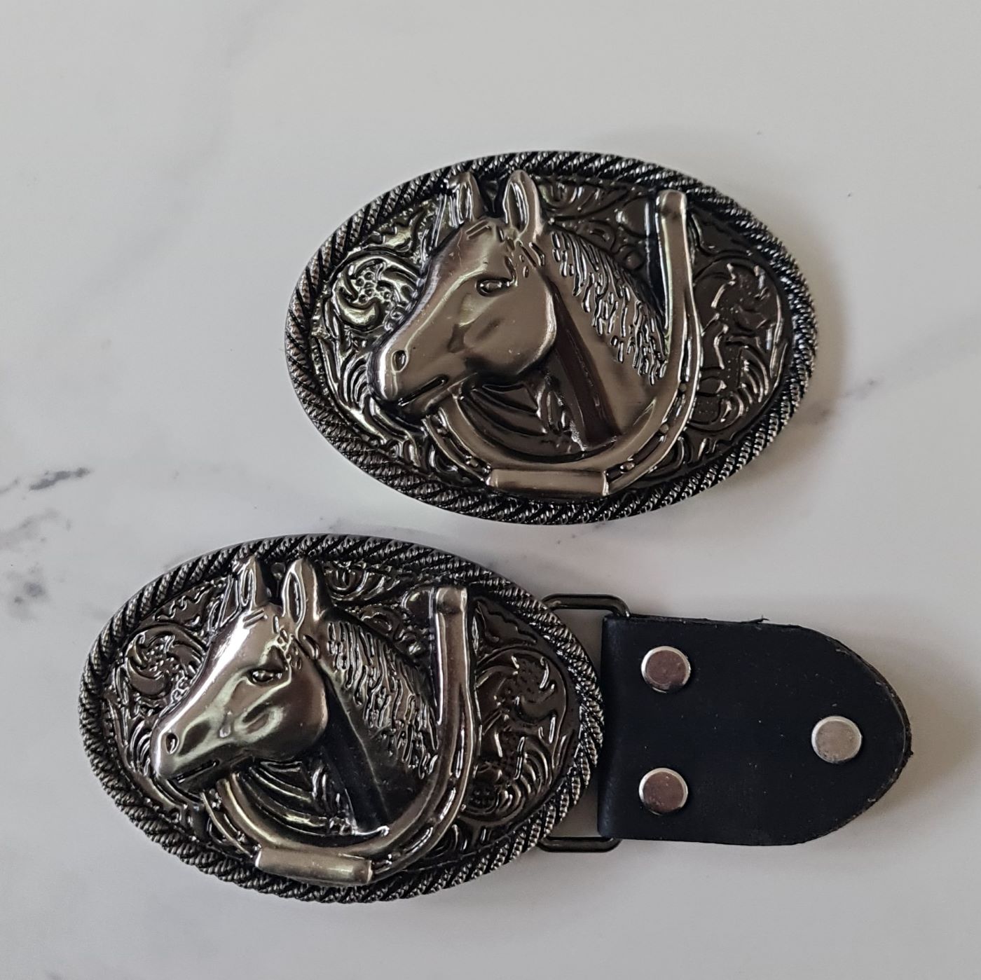 Horse Head and Horse Shoe Western Belt and Buckle Cowboy Rodeo Horse Riding Left