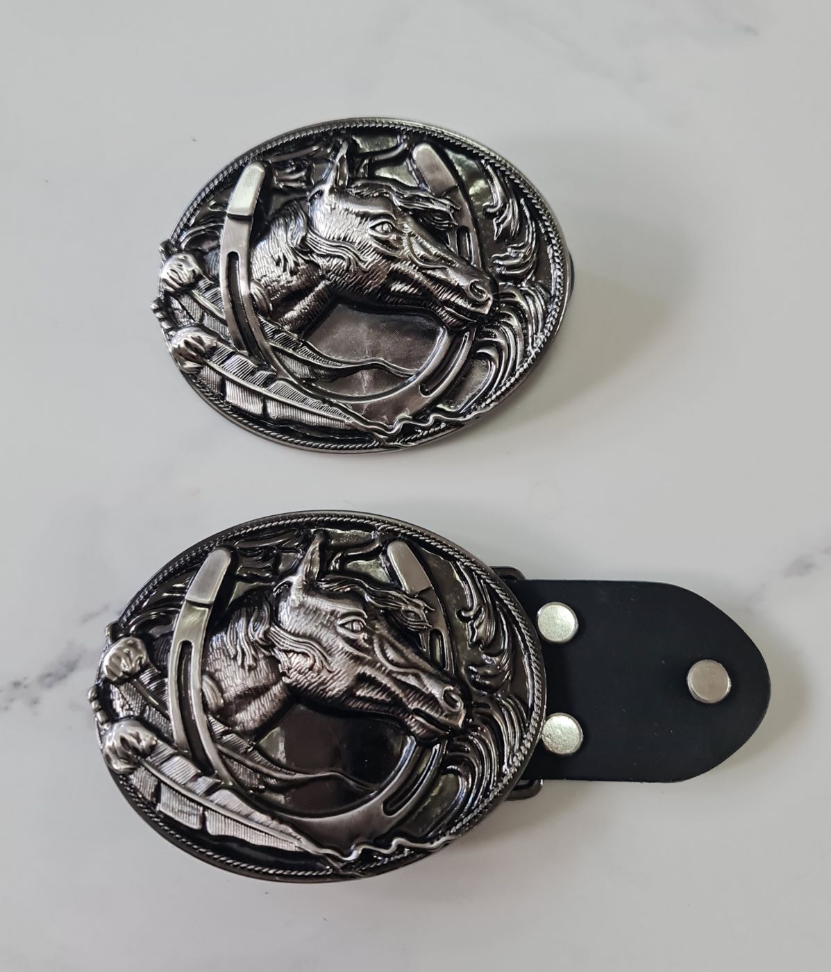 Horse Head and Horse Shoe Western Belt and Buckle Cowboy Rodeo Horse Riding Right