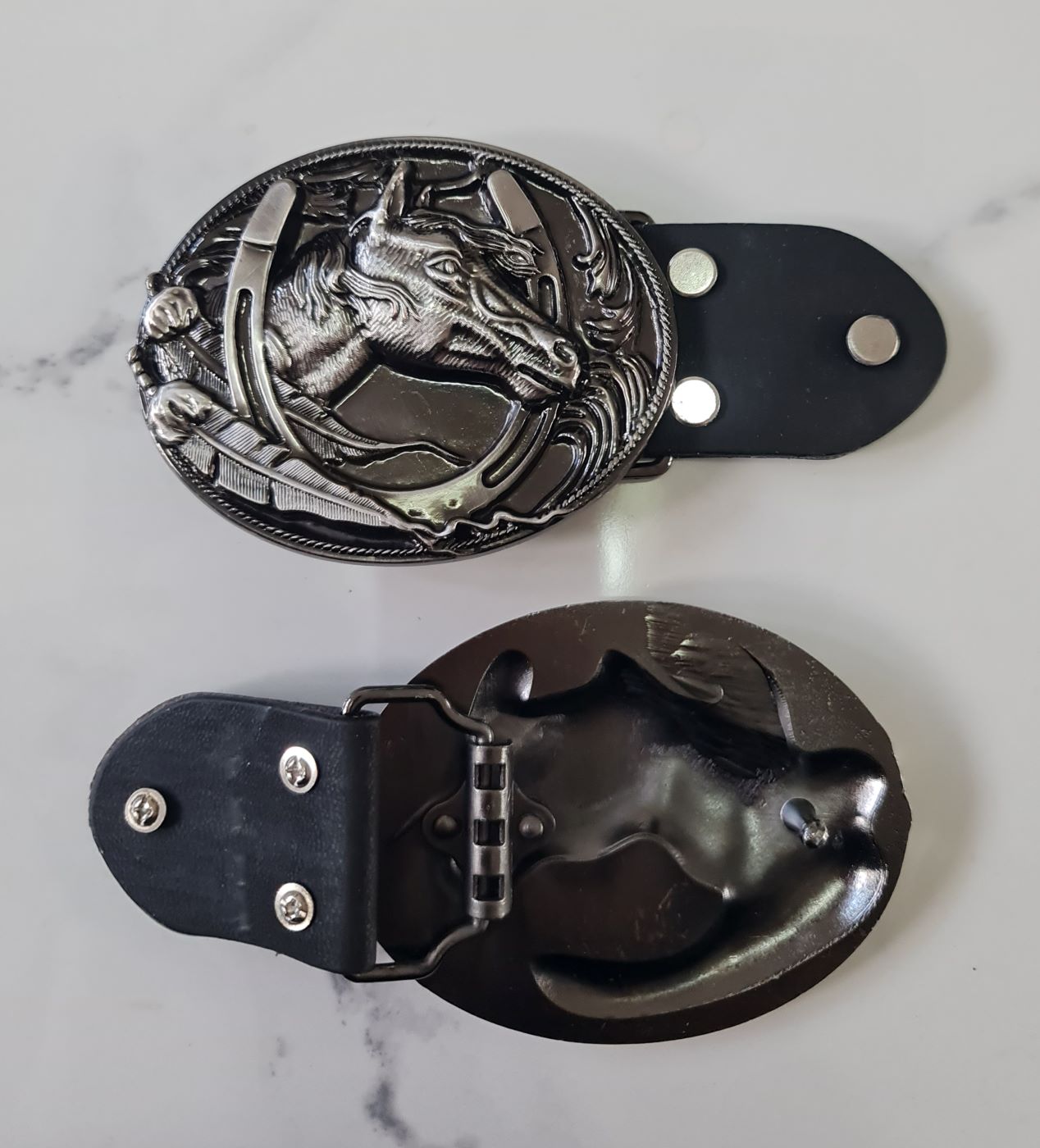 Horse Head and Horse Shoe Western Belt and Buckle Cowboy Rodeo Horse Riding Right